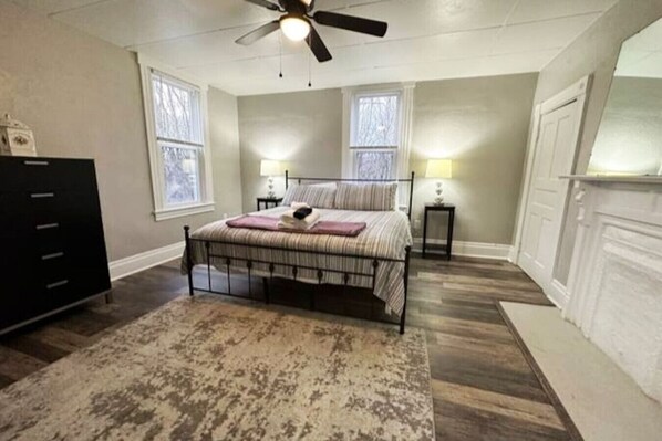 2 bedrooms, desk, iron/ironing board, free WiFi