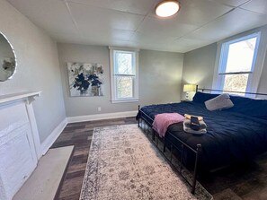 2 bedrooms, desk, iron/ironing board, free WiFi