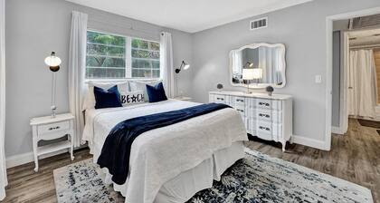 ⭐Only 5 Minutes To Beach ⭐ Downtown, Fast Wi-fi, Free Parking, Outdoor Grill