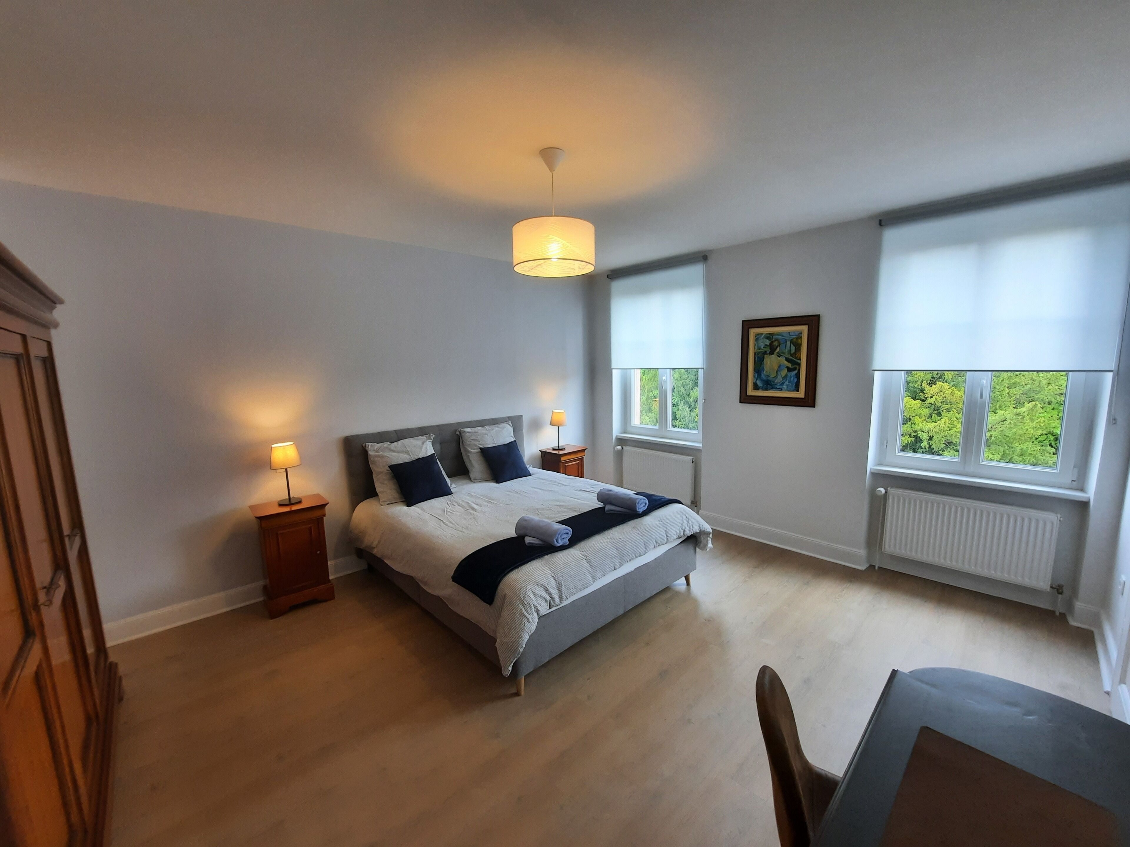 3 Schlafzimmer, Schreibtisch, Bügeleisen/Bügelbrett, Reisekinderbett