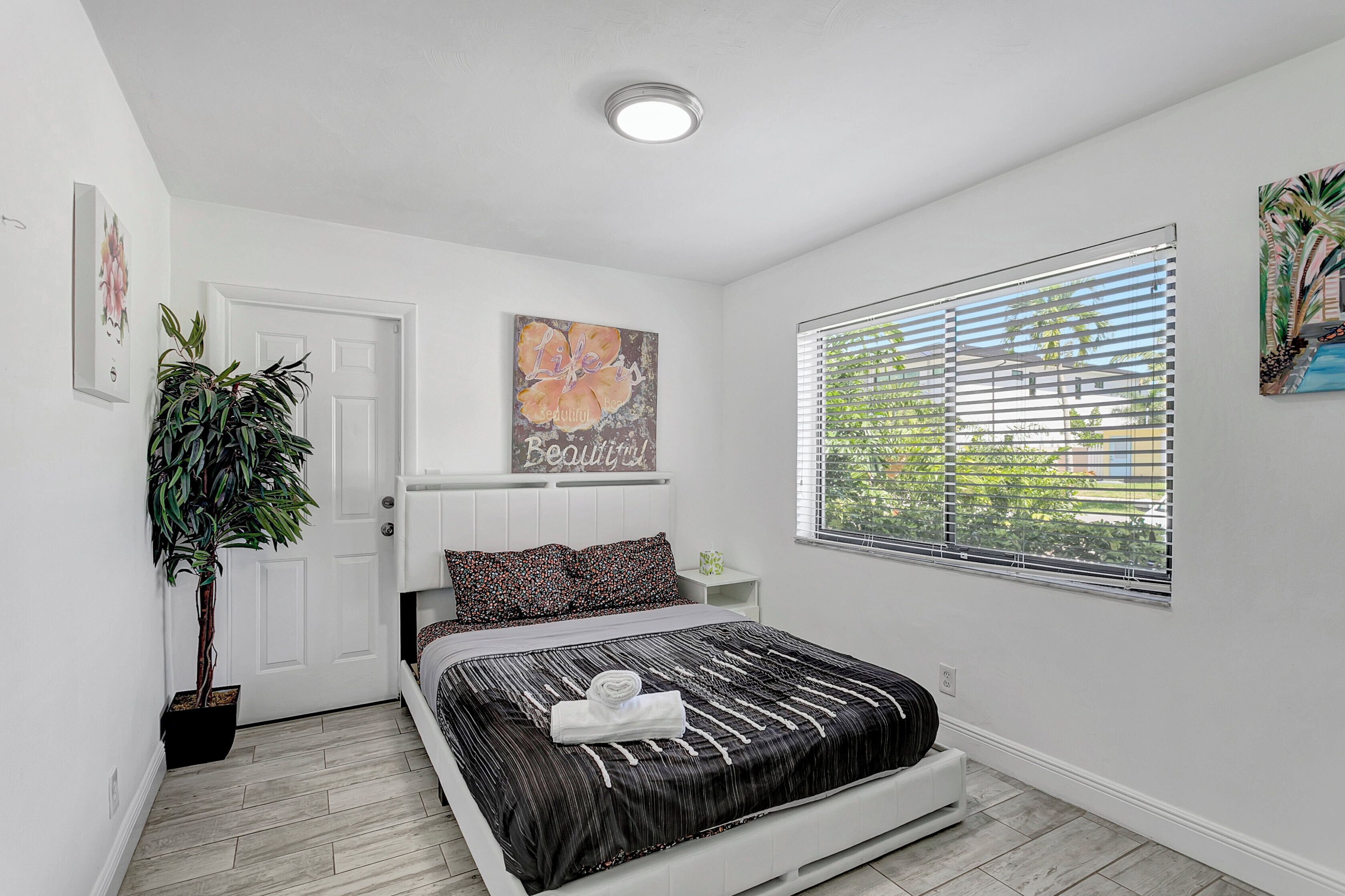 3 bedrooms, iron/ironing board, WiFi (free), bed sheets