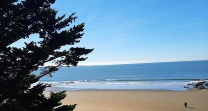 800 m from beaches, large family house, large garden, town center, quiet area