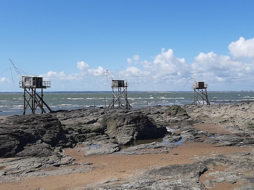 800 m from beaches, large family house, large garden, town center, quiet area