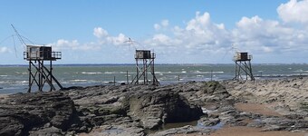 800 m from beaches, large family house, large garden, town center, quiet area