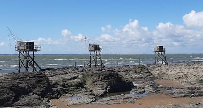 800 m from beaches, large family house, large garden, town center, quiet area