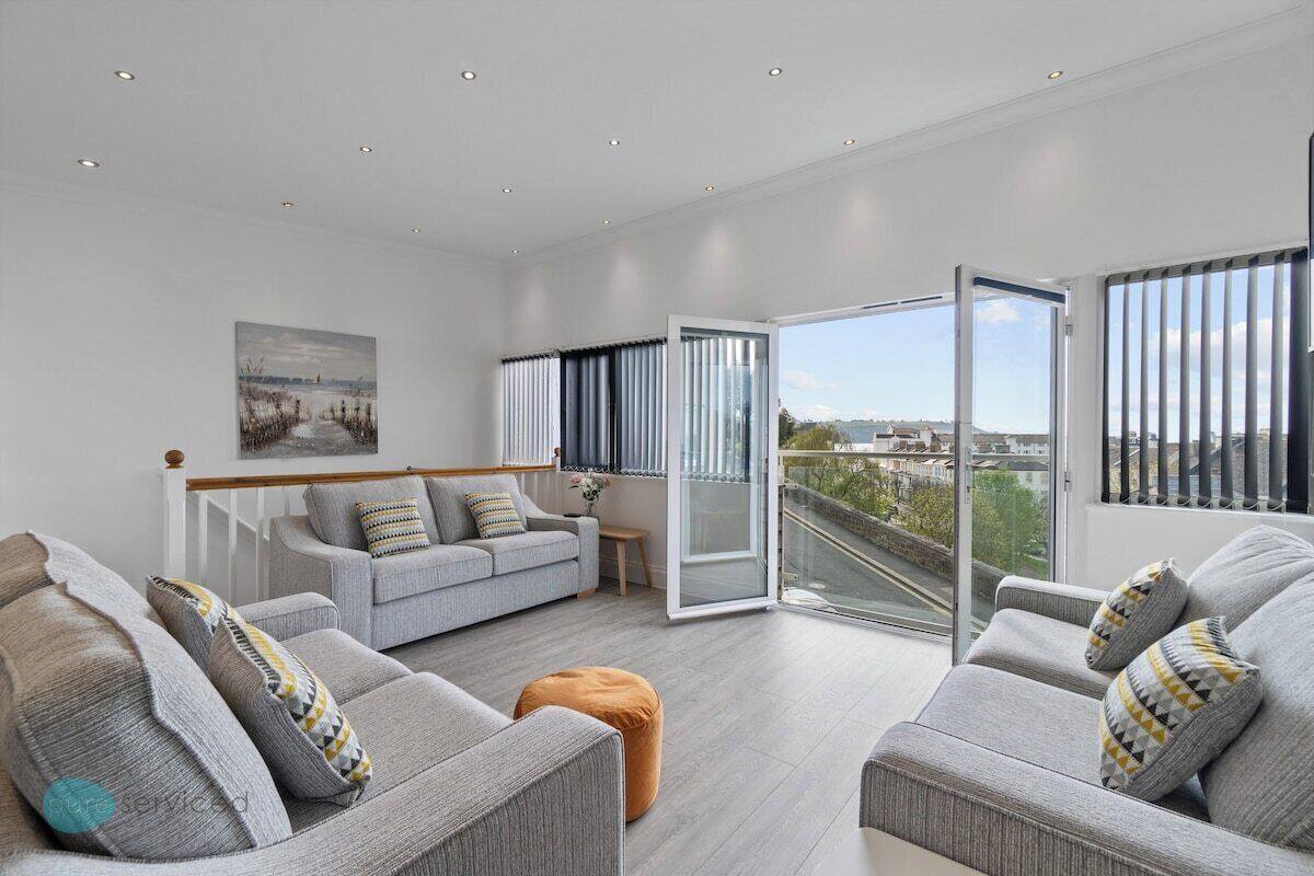 House (4 Bedrooms) | Front of property