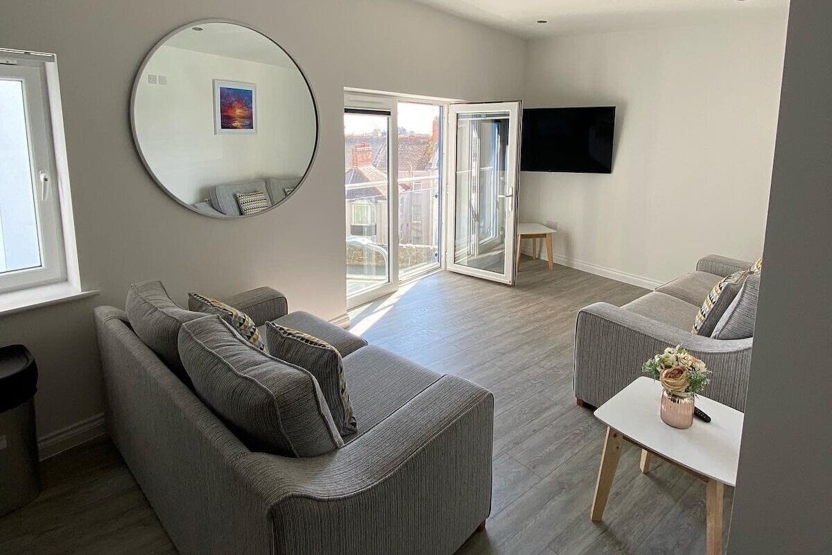 Apartment (2 Bedrooms) | Front of property