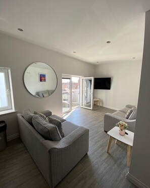 Apartment (2 Bedrooms) | Front of property - Harmony Court by Pureserviced (Plymouth)