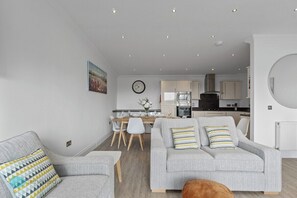 Talo (4 Bedrooms) | Sisätilat