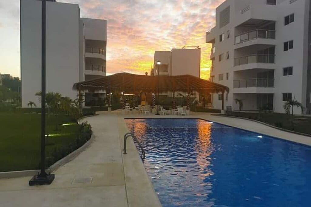 Piscina a l'aire lliure i piscina climatitzada 