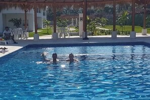 Piscina externa, piscina aquecida