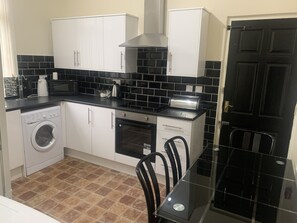 Shared kitchen - Short Term Shared R&R In Chorlton (Manchester)