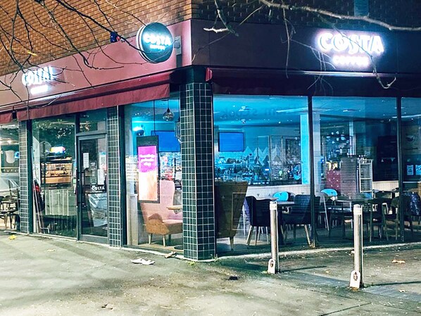 Shopping mall - Short Term Shared R&R In Chorlton (Manchester)