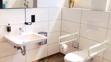 Comfort-Apartment | Badezimmer | Haartrockner, Handtücher, Seife, Shampoo