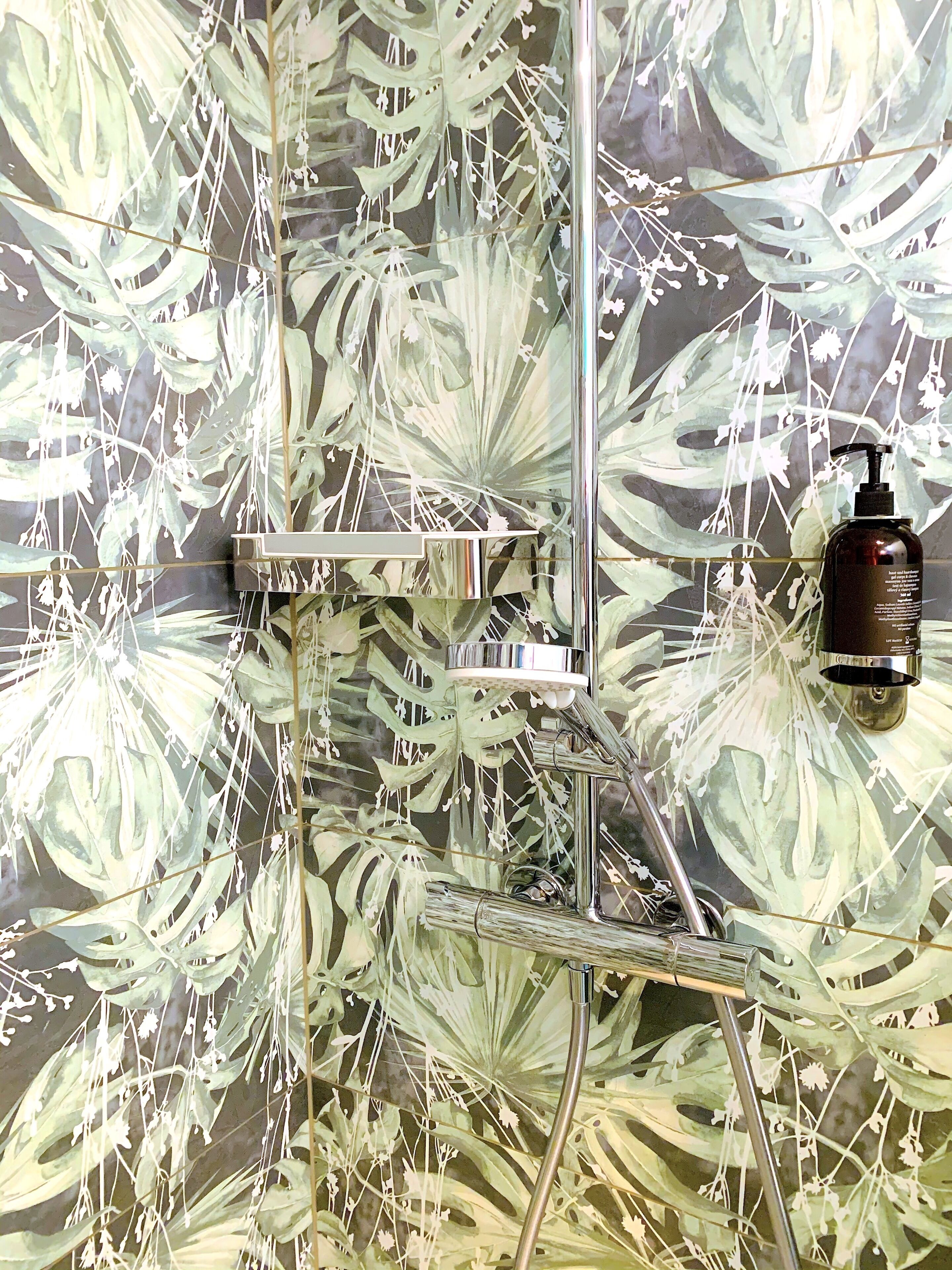 Design Condo | Bathroom | Hair dryer, towels, soap, shampoo