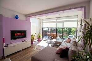 TV - Villa con vistas al mar y piscina para 10 personas en Son Serra de Marina (Son Serra de Marina)