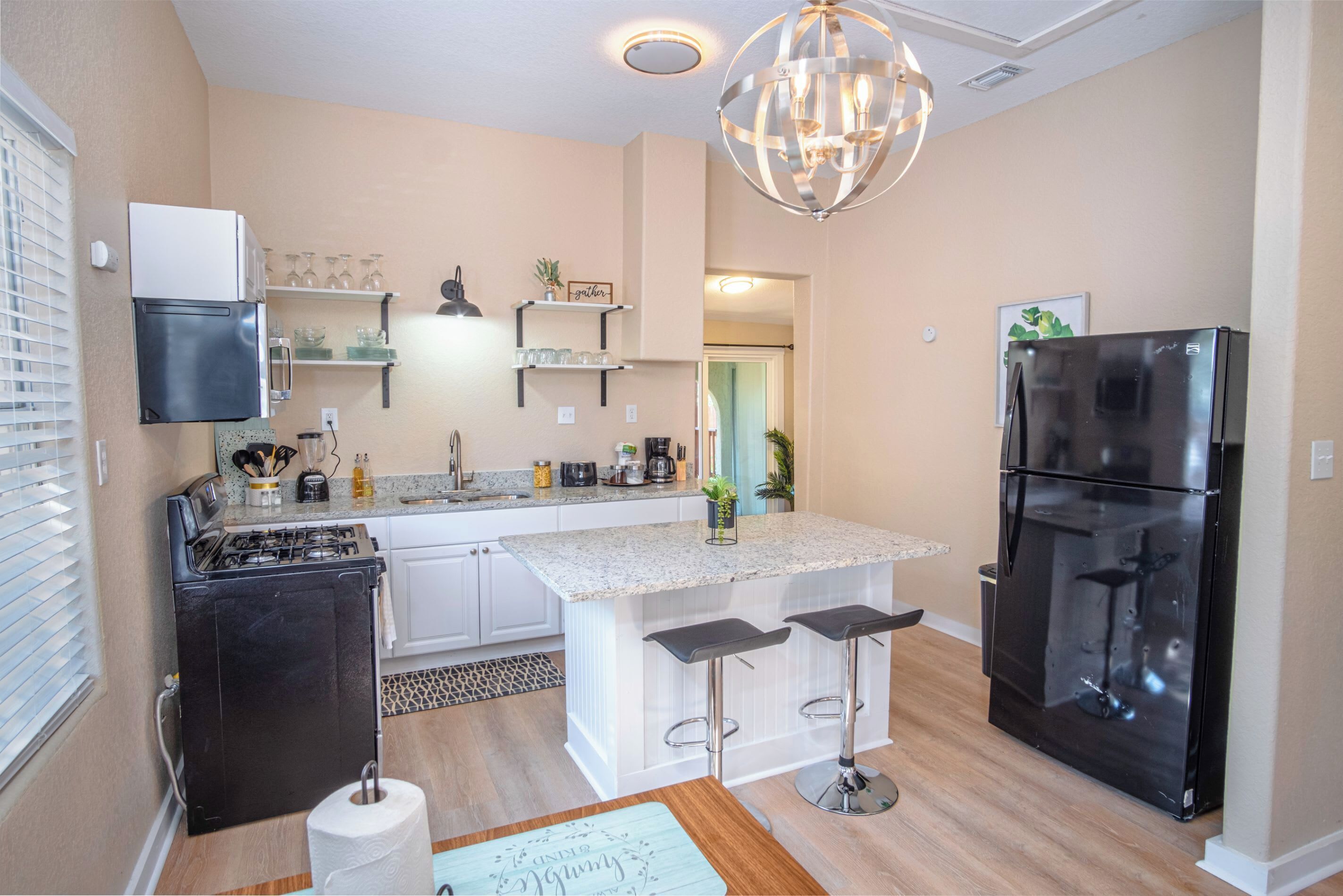 Hus (3 Bedrooms) | Eget kjøkken | Mikrobølgeovn, ovn, kokeplater og kjøkkenutstyr