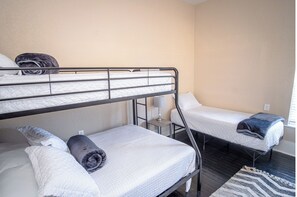 Casa (3 Bedrooms) | 3 habitaciones y espacio para trabajar con laptop 