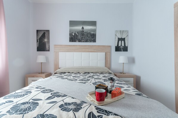 2 bedrooms, iron/ironing board, free WiFi, bed sheets