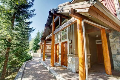 Lux 2BR Home: Hot Tub, Steps to Olympic Plaza