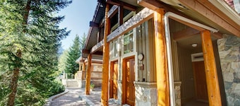 Lux 2BR Home: Hot Tub, Steps to Olympic Plaza