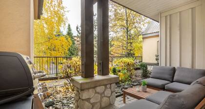 NEW! 2BR Townhouse: Private HotTub, Free Parking