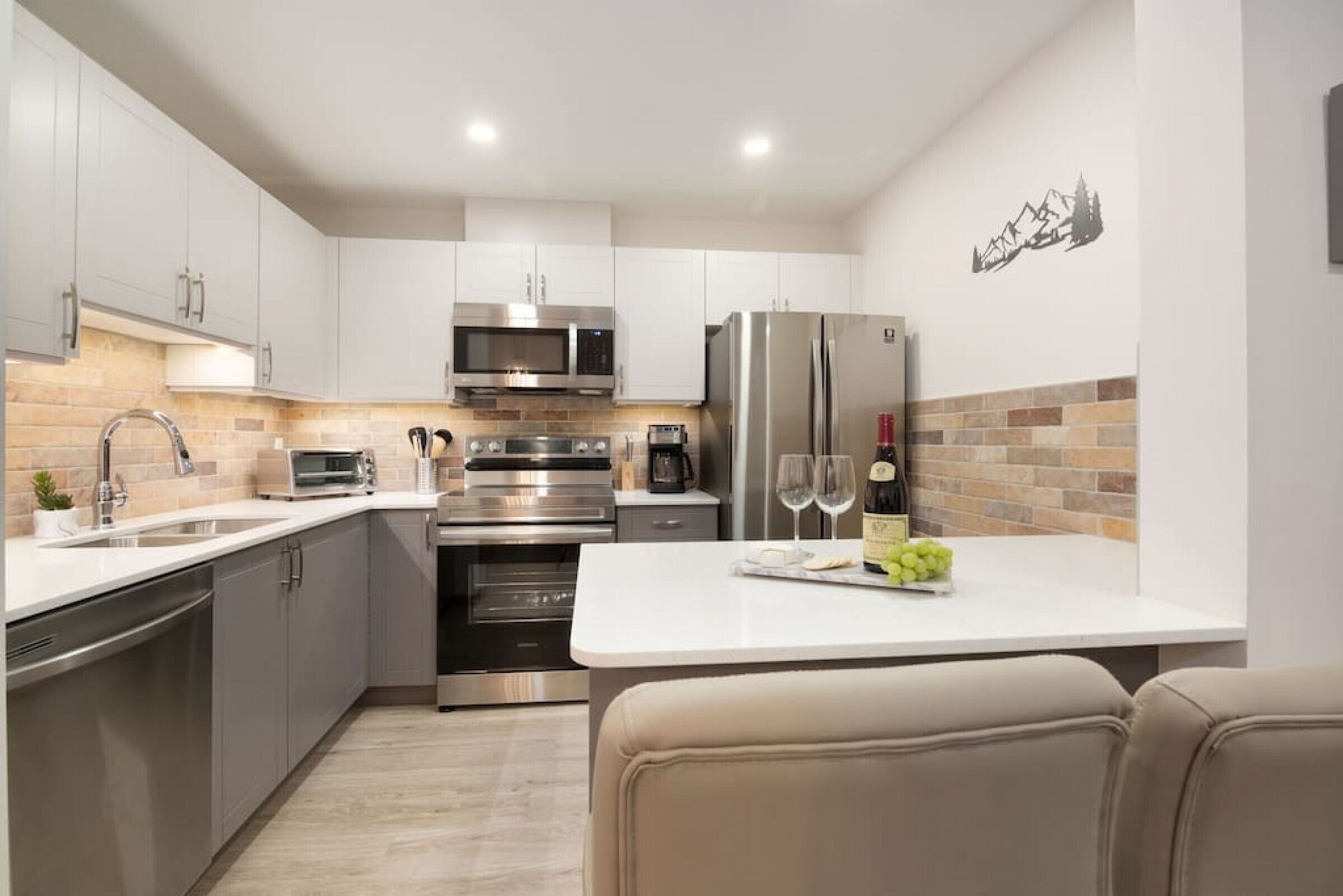 Kühlschrank, Mikrowelle, Ofen, Herdplatte