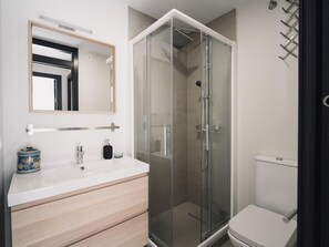 Shower, hair dryer, towels - Eva Recommends San Lorenzo (Sevilla)