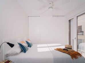 4 bedrooms, iron/ironing board, Internet, bed sheets
