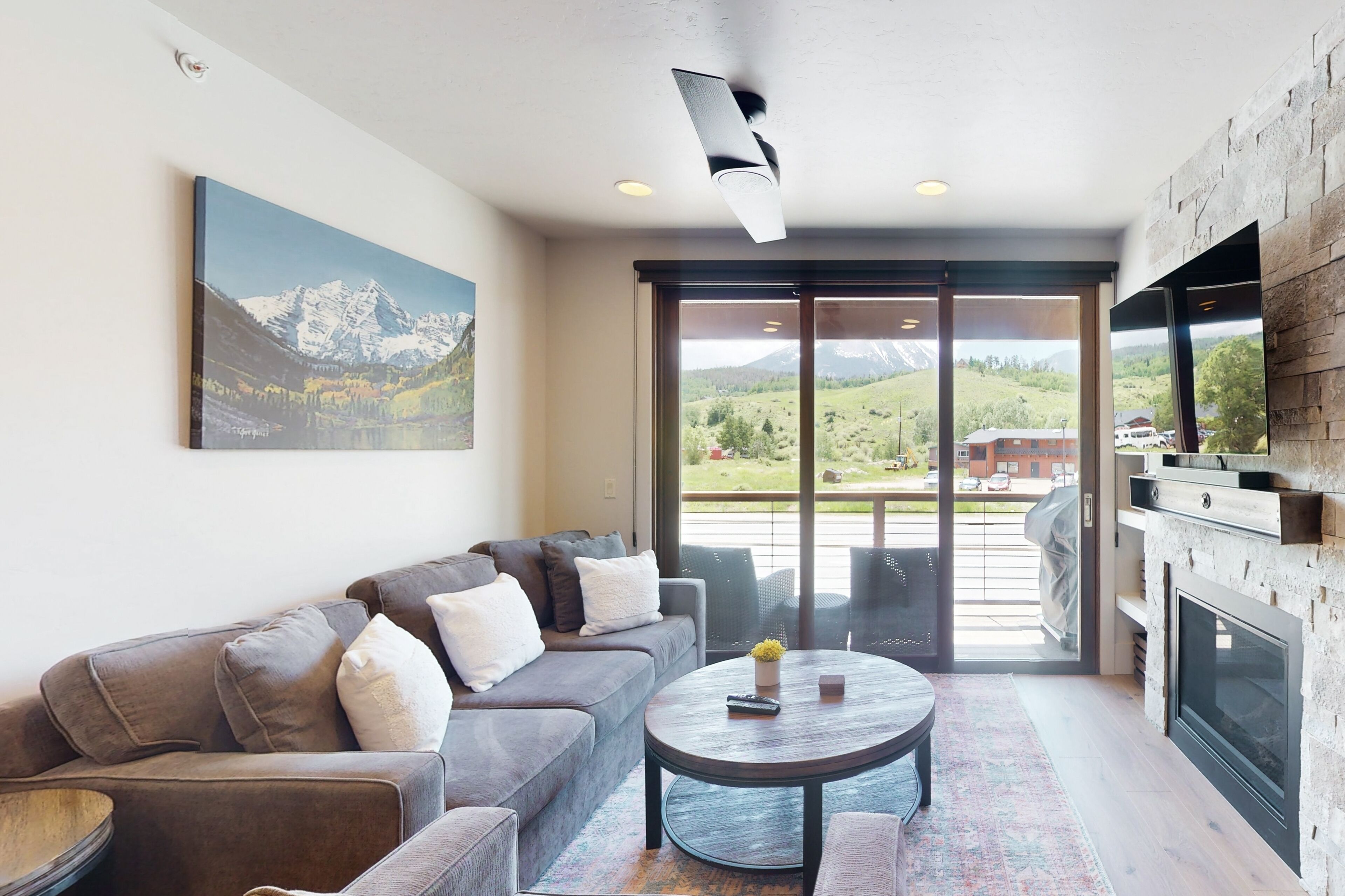 Brand New Luxe  Condo at Blue River Flats w/Home Office, Mountain Views, WiFi