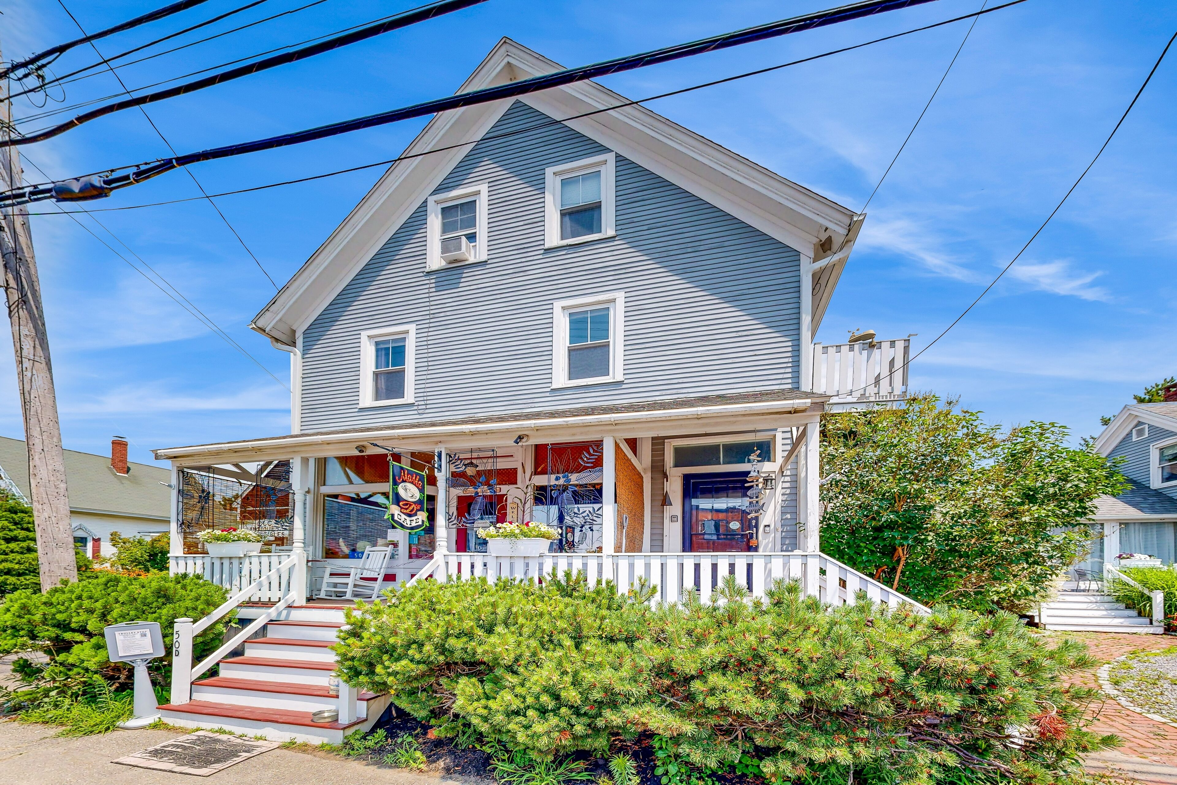 Nautical vacation rental in in walkable downtown with harbor view, grill & deck