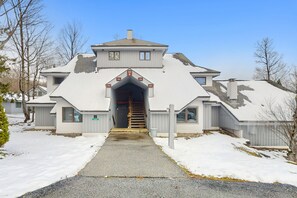 Exterior - Dog-friendly resort home with pool, hot tub, sauna - near Killington Ski Area (Killington)