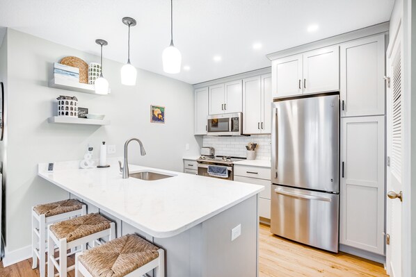 Mikrowelle, Ofen, Herdplatte, Geschirrspüler