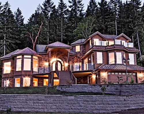 Castle in the Sky , Ocean view Mediterranean Villa   Sleeps 18