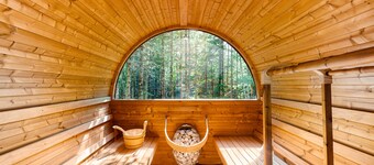 The Cabin on 32 wooded acres - tranquil new-build with sauna & forested views