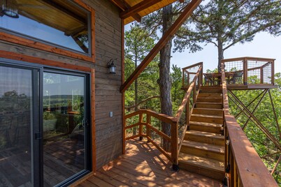 Modern High End Cabin #3 on Horsehead lake with private viewing tower 
