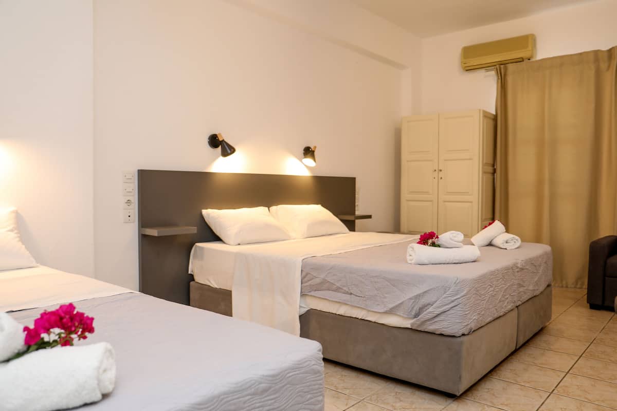 Kamar Quadruple Klasik | Brankas, Wi-Fi gratis, dan seprai linen