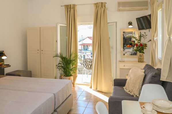 In-room safe, free WiFi, bed sheets - La Fleur (Skiathos)