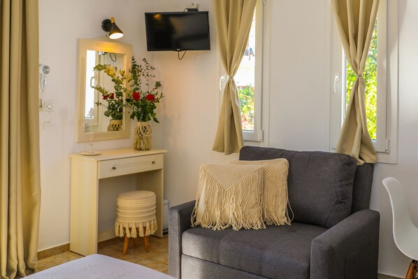 Quarto casal ou duplo design | Cofres nos quartos, Wi-Fi de cortesia, roupa de cama