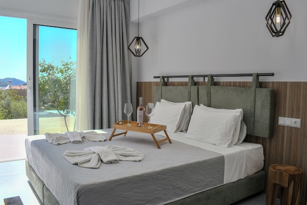 In-room safe, free WiFi, bed sheets