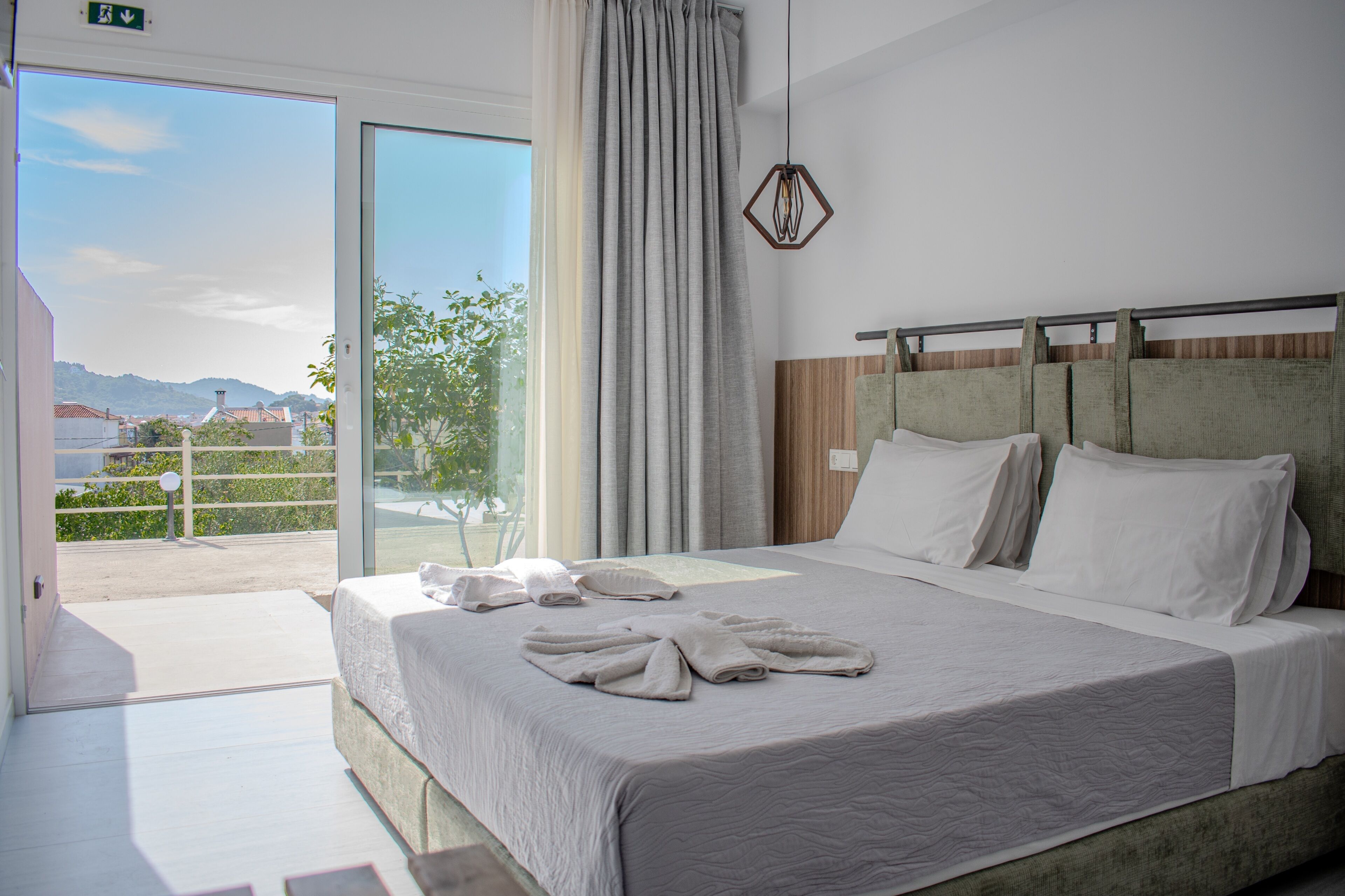 In-room safe, free WiFi, bed sheets