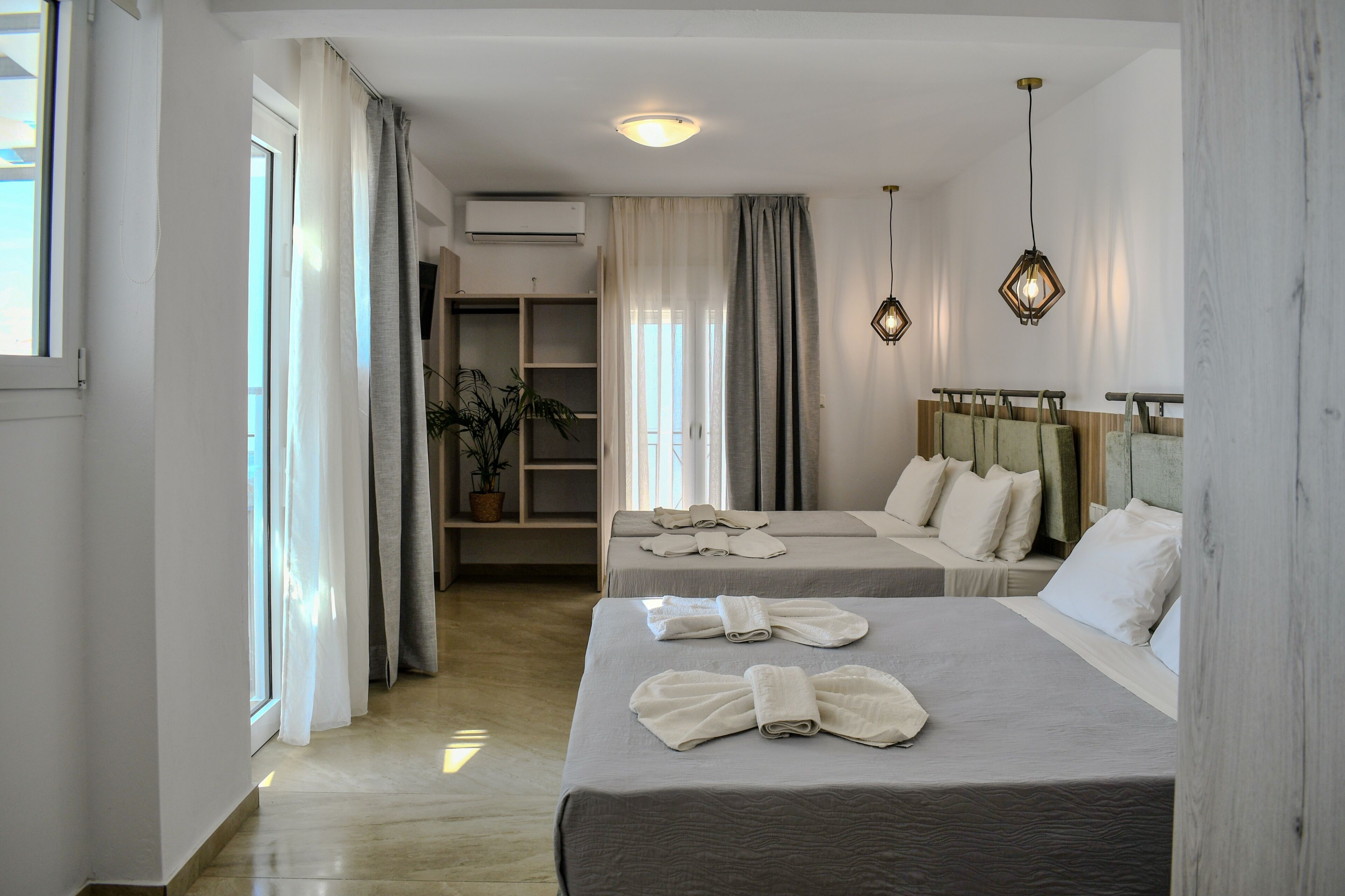 Junior Studio Suite | In-room safe, free WiFi, bed sheets
