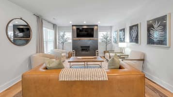 Télévision, cheminée