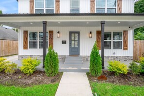 Exterior detail - Hot Tub | Close to Downtown | Game Room | Fire Pit | (Lexington)