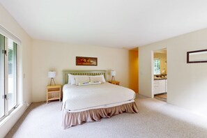 5 bedrooms, WiFi, bed sheets