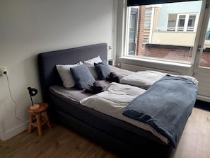 1 chambre, fer et planche Ă repasser, Wi-Fi gratuit, draps fournis