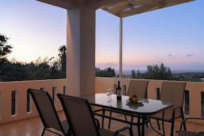 Outdoor dining - Perivoli SeaView Cottage, a Rural Bliss of Nature, Close to tavernas & beach (Rethymno)