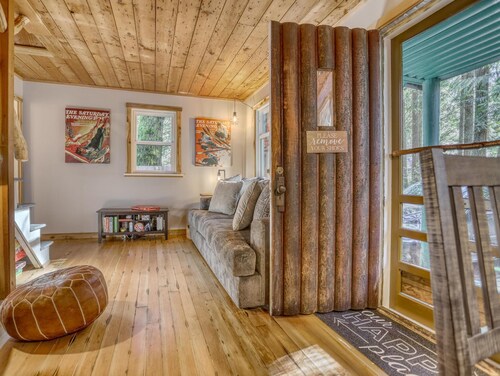 Cozy with Modern Comforts, EV Charger, Huge Fenced Yard, Last Minute Feb Deals