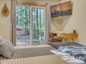 3 bedrooms, desk, free WiFi, bed sheets - EV Charger, Fenced Yard, Cozy with Modern Comforts, Last Minute Deals on Nov-Dec (Rhododendron)