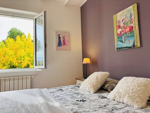 6 chambres, fer et planche à repasser, Wi-Fi, draps fournis